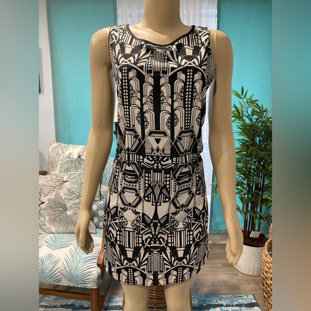 Bold Design Sheath Dress Size L